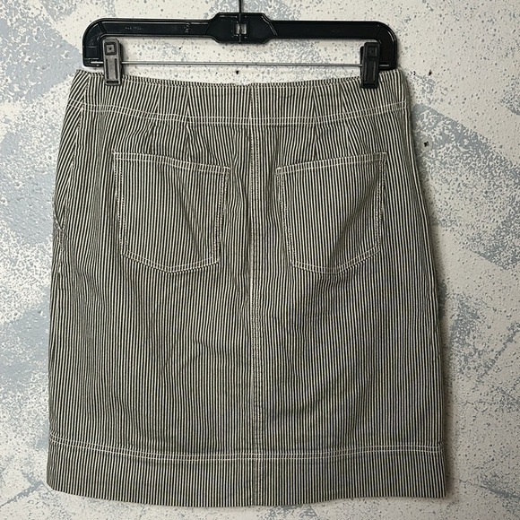 Talbots Striped Skirt – Vertical Pinstripes | Size 2 | Polished & Chic - Picture 2 of 4